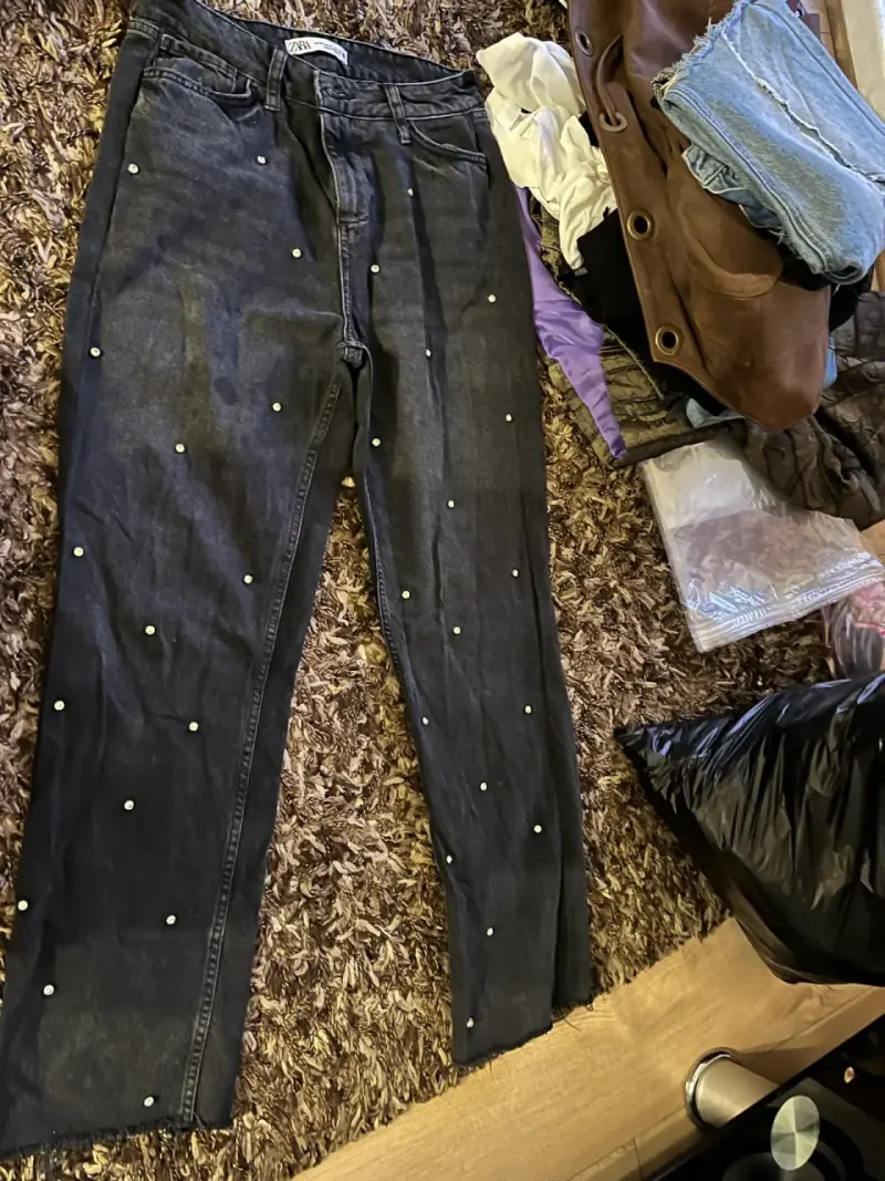 Jeans negros y falda - 1