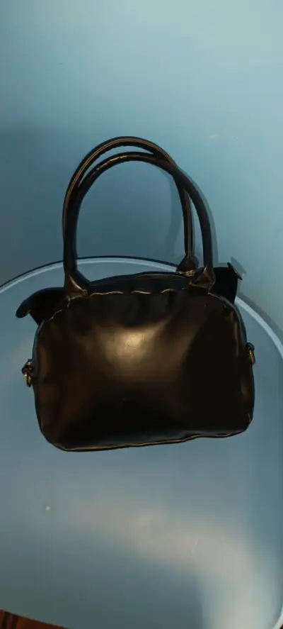 Bolso negro de kuromi - miniatura 2