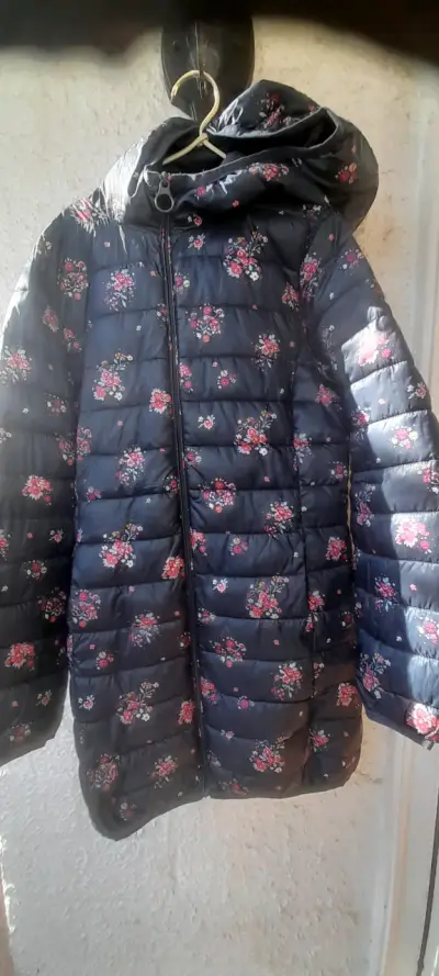 Chaqueta acolchada estampada floral - miniatura 2