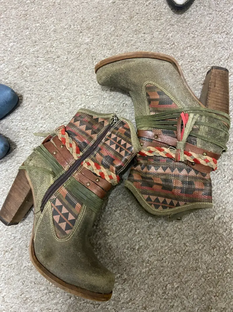 Botines de tacón estilo étnico - 1