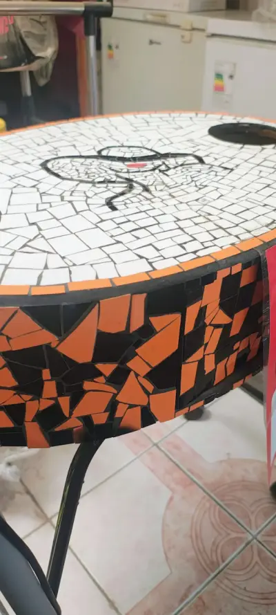 Mesa de manicure redonda con mosaico - miniatura 1