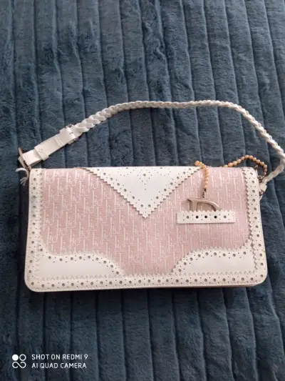 Cartera de mano blanca y rosa - miniatura 1