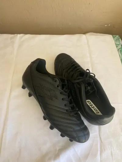 Zapatos de fútbol negros Lotto - miniatura 1
