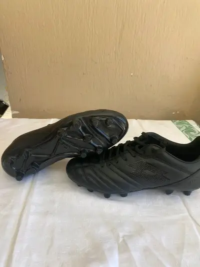 Zapatos de fútbol negros Lotto - miniatura 2