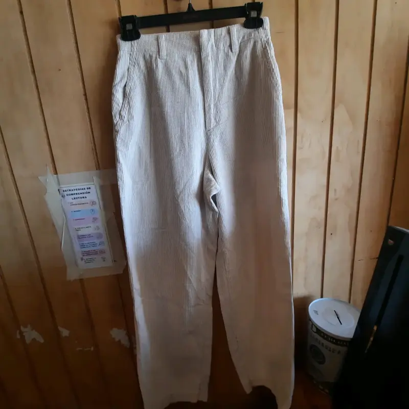 Pantalones beige de tela suave - 1