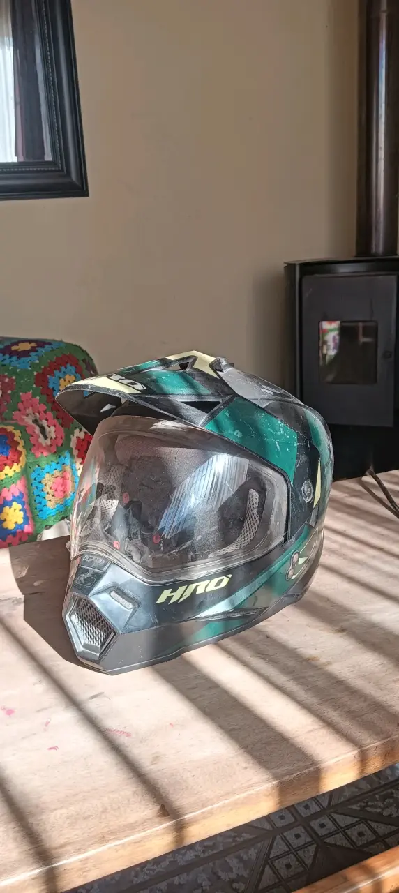 Casco de motocicleta verde - 1