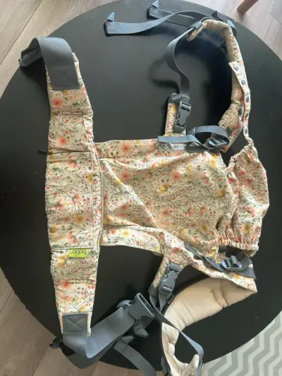 Portabebés floral ajustable - miniatura 1