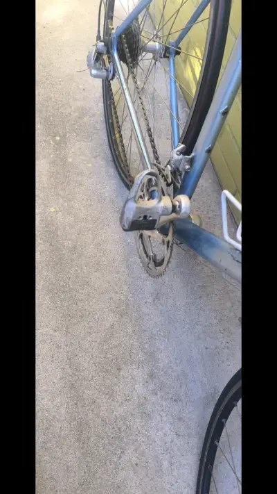 Bicicleta de carretera azul - miniatura 1