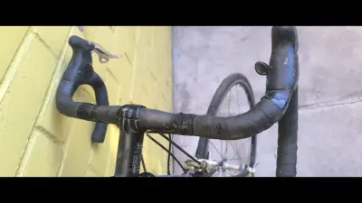 Bicicleta de carretera azul - miniatura 3