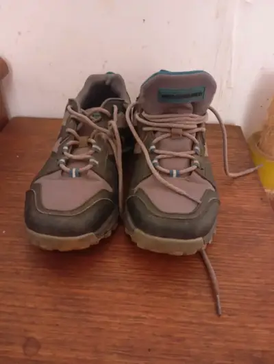 Zapatillas outdoor marrón y gris - miniatura 1