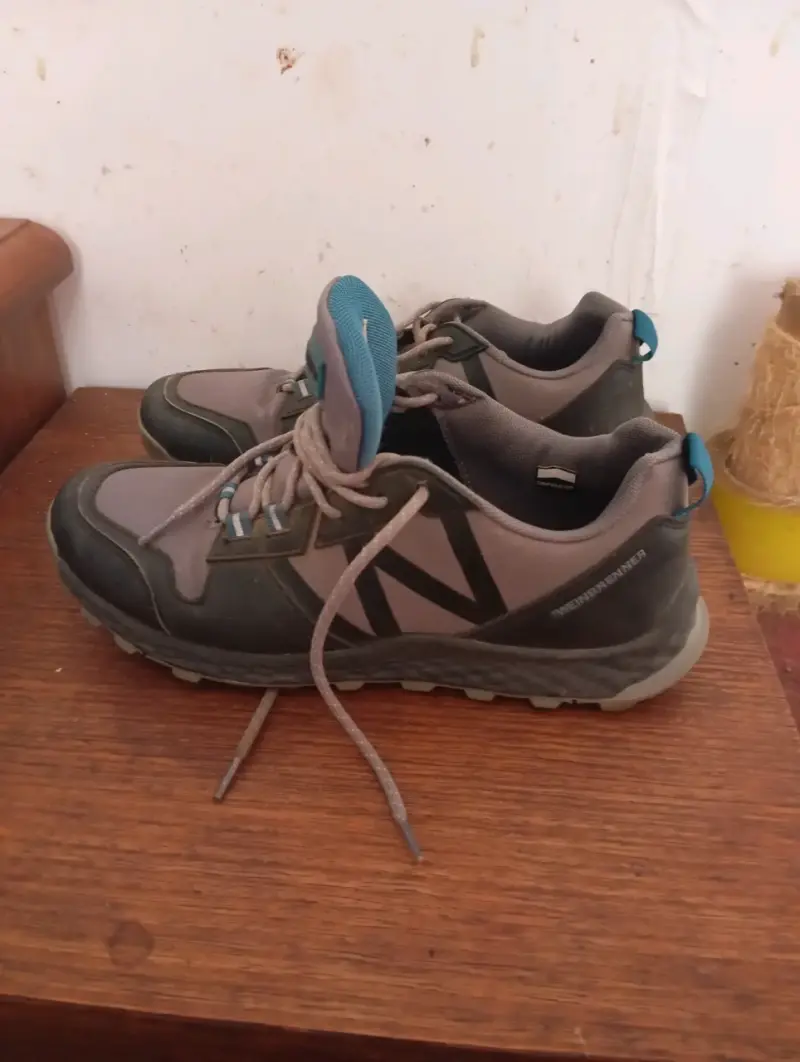 Zapatillas outdoor marrón y gris - 2