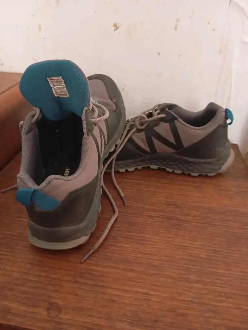 Zapatillas outdoor marrón y gris - 3