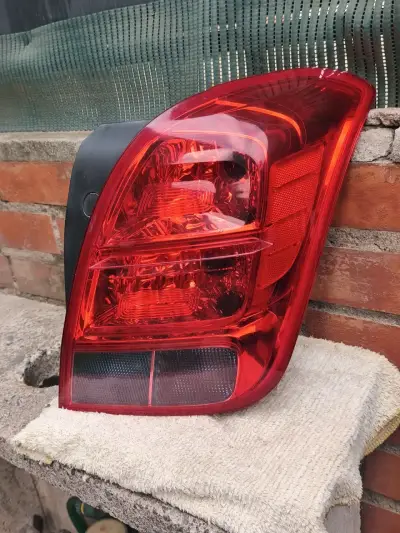 Foco trasero Derecho Original Chevrolet Tracker - miniatura 2