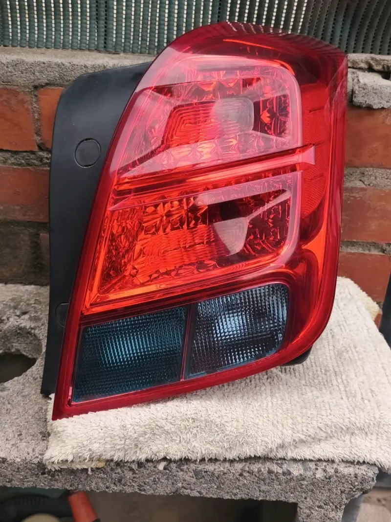 Foco trasero Derecho Original Chevrolet Tracker - 3