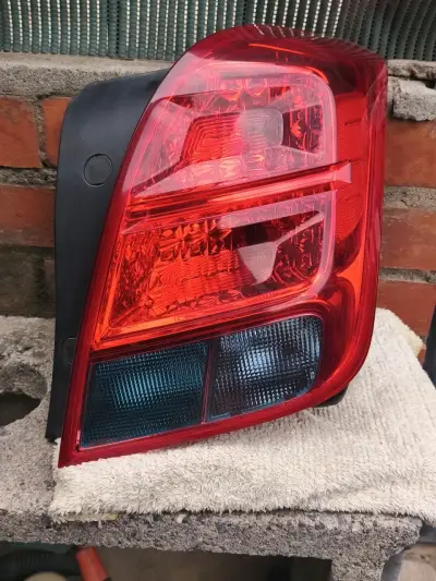Foco trasero Derecho Original Chevrolet Tracker - miniatura 3