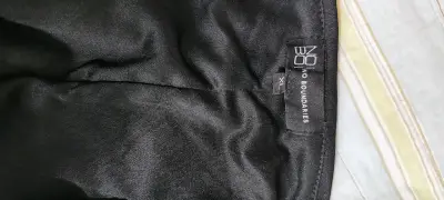 Vestido negro con lentejuelas - miniatura 4