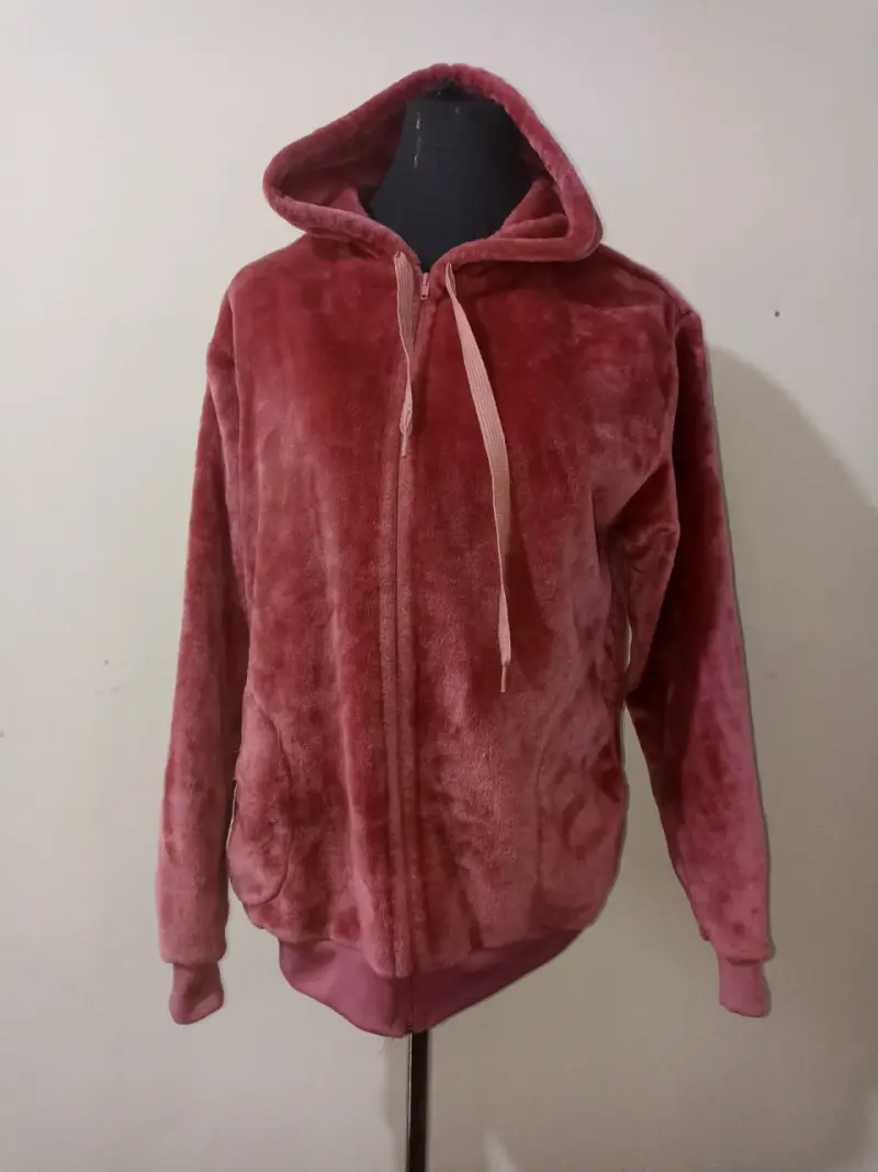 Chaqueta de felpa rosada
