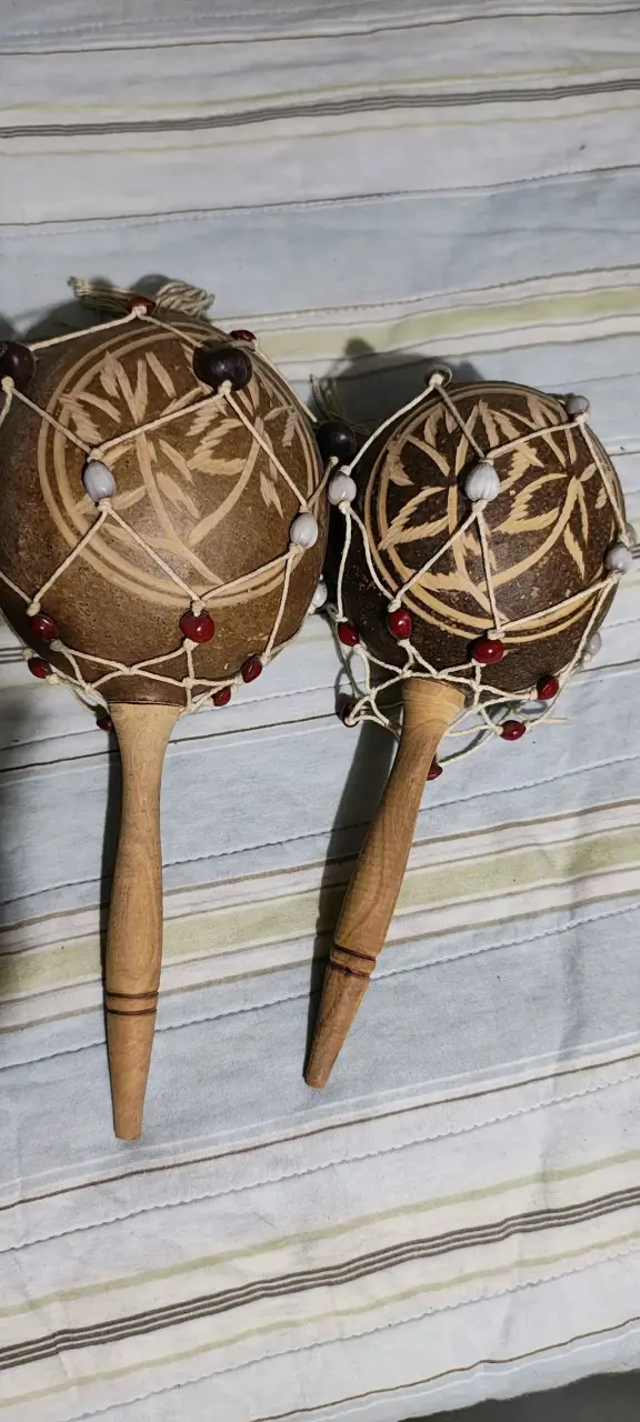 2 Pareja de maracas de madera cubanas. - 1