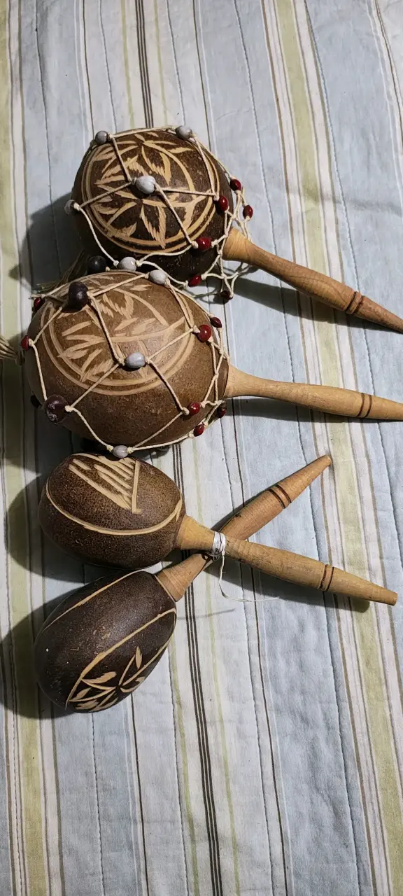 2 Pareja de maracas de madera cubanas. - 2