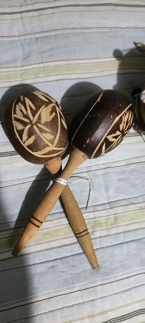 2 Pareja de maracas de madera cubanas. - 3