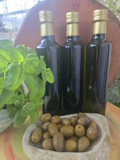 Botellas de aceite de oliva premium - miniatura 1