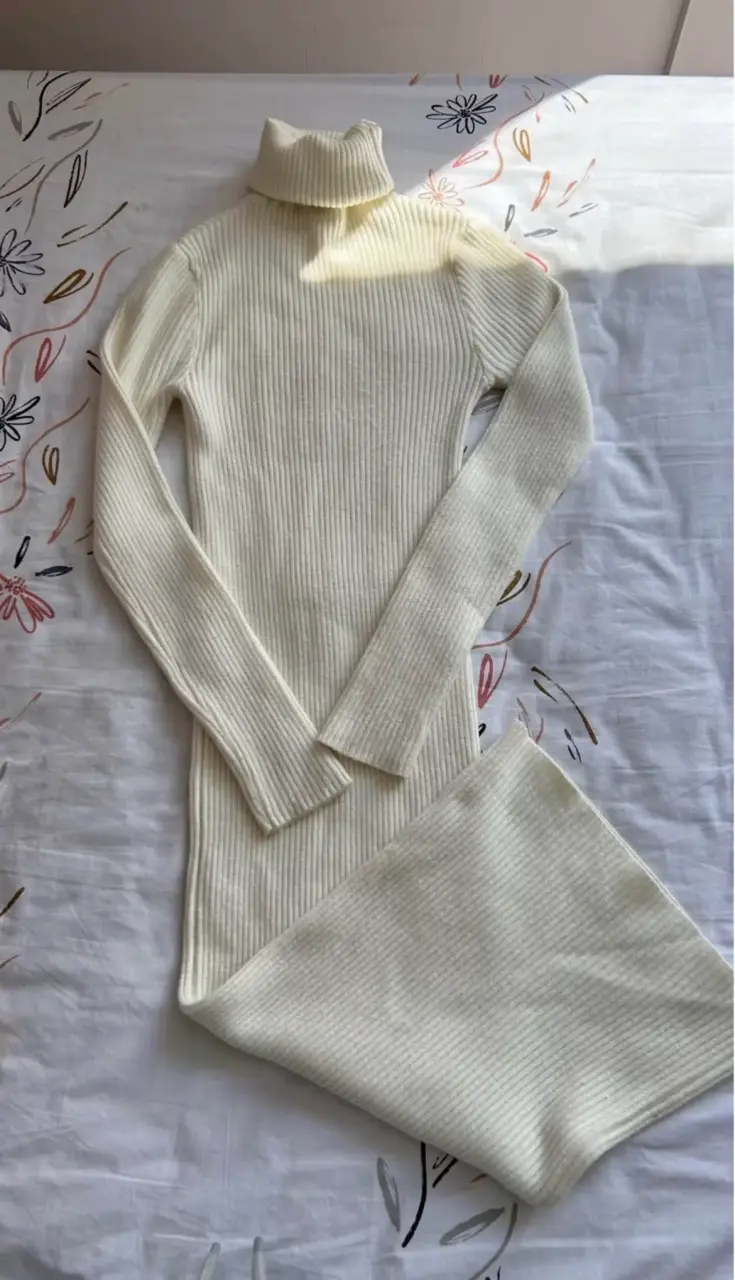 Vestido tejido blanco con cuello alto