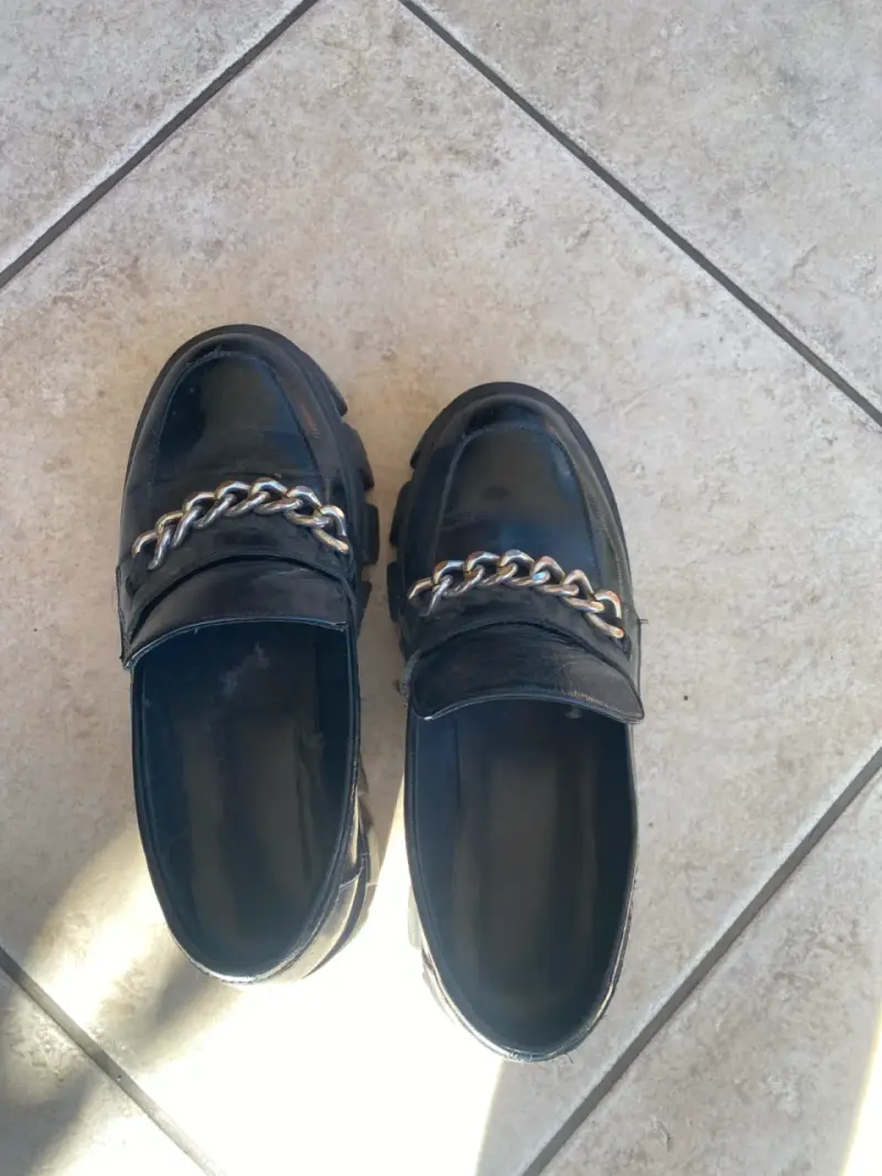 Mocasines negros con cadena - 1