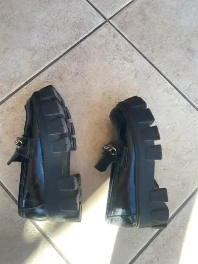 Mocasines negros con cadena - miniatura 2
