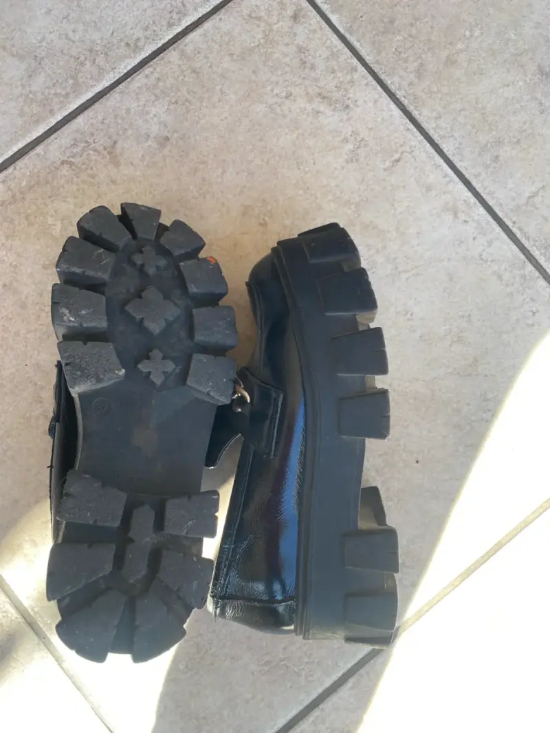 Mocasines negros con cadena - 3