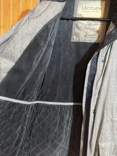 Parka gris con capucha - miniatura 3