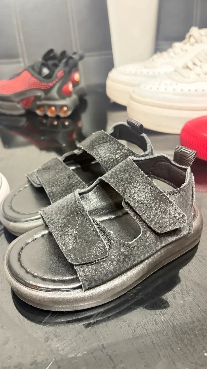 Zapatillas deportivas negras rojas - 2