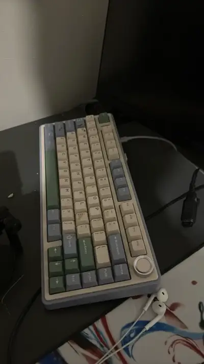 Teclado mecánico retroiluminado - miniatura 1