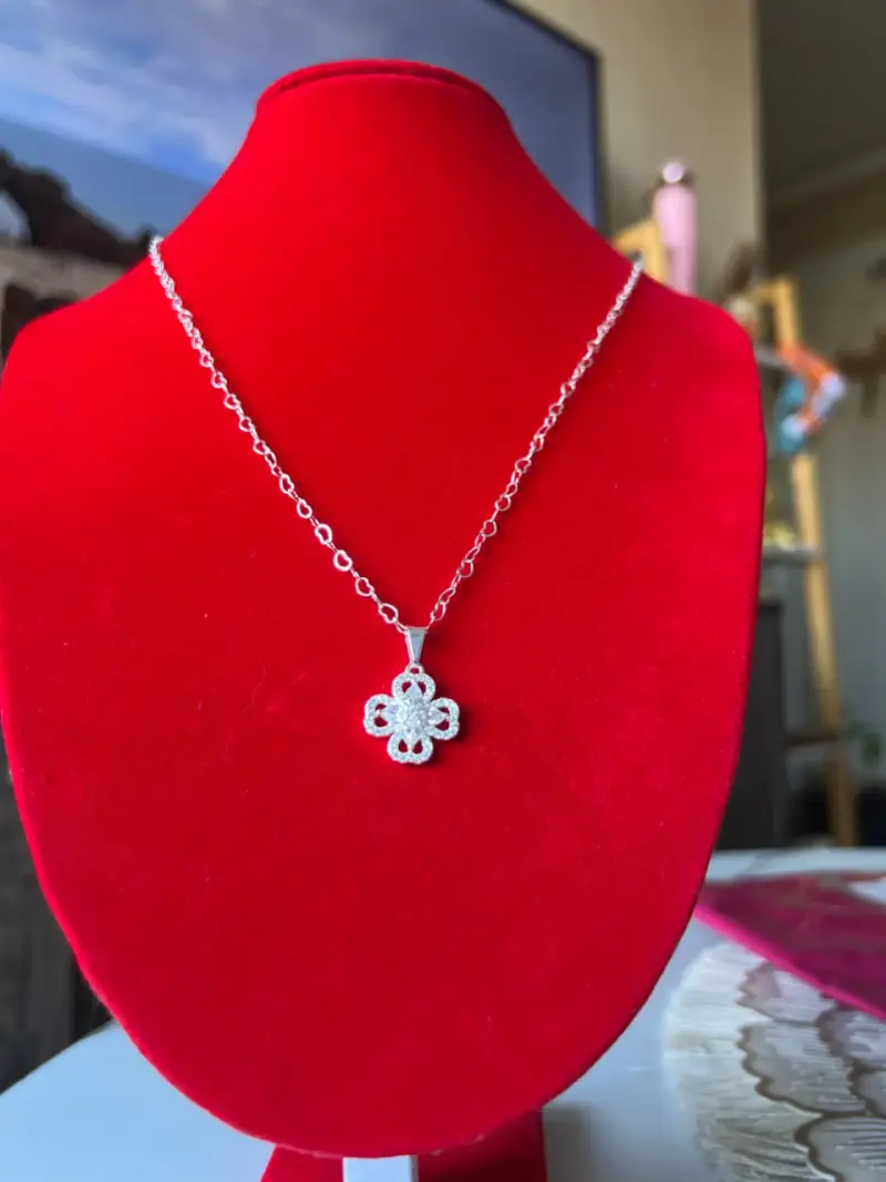 Collar con dije de flor - 1