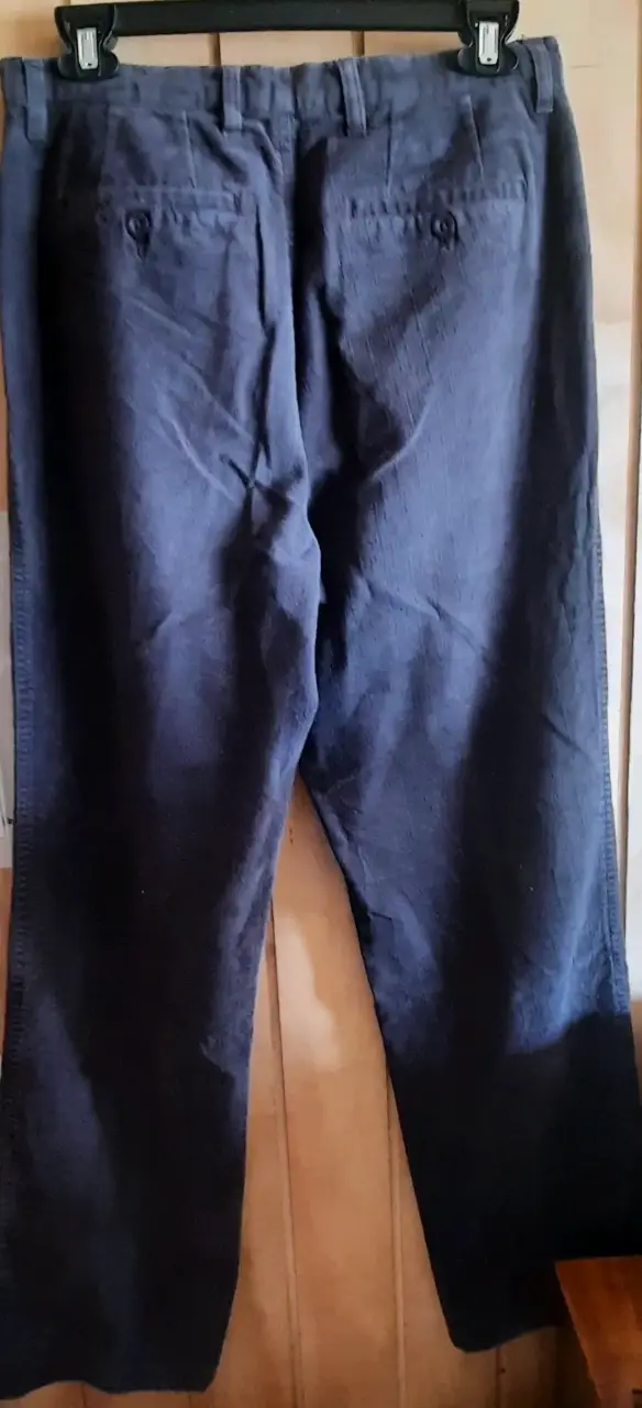 Pantalones oscuros de hombre - 1