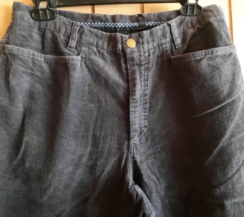 Pantalones oscuros de hombre - 4