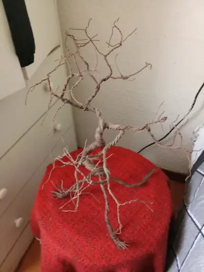Árbol decorativo de alambre - miniatura 1