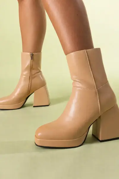 Botas beige de tacón medio - miniatura 1