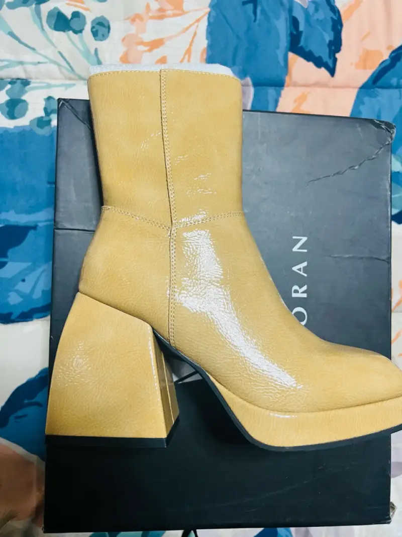 Botas beige de tacón medio - 2