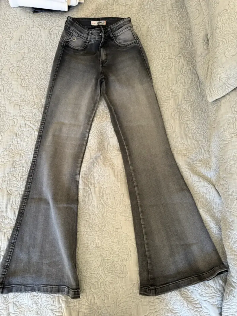 Jeans colombianos Amalia acampanados grises - 1
