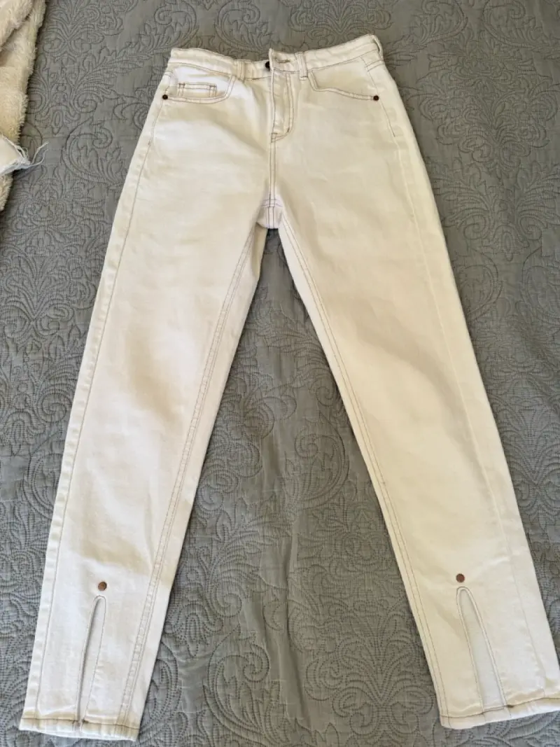 Pantalón blanco estilo casual - 1