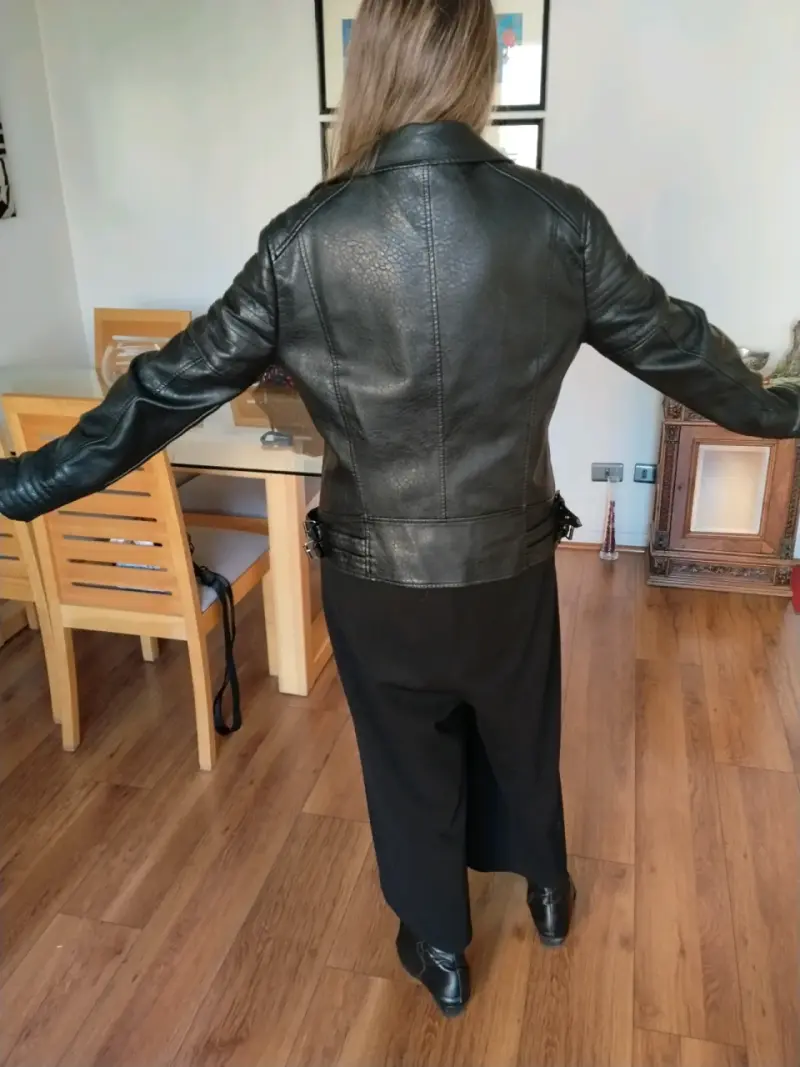 Chaqueta de cuero negra - 1