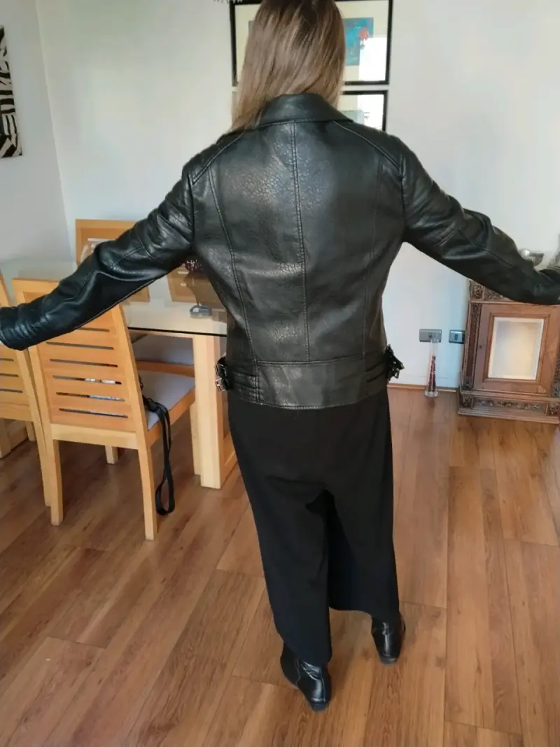 Chaqueta de cuero negra - 4