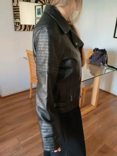 Chaqueta de cuero negra - miniatura 5