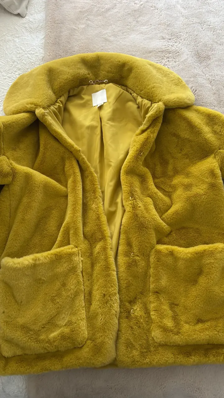 Abrigo de peluche amarillo - 1
