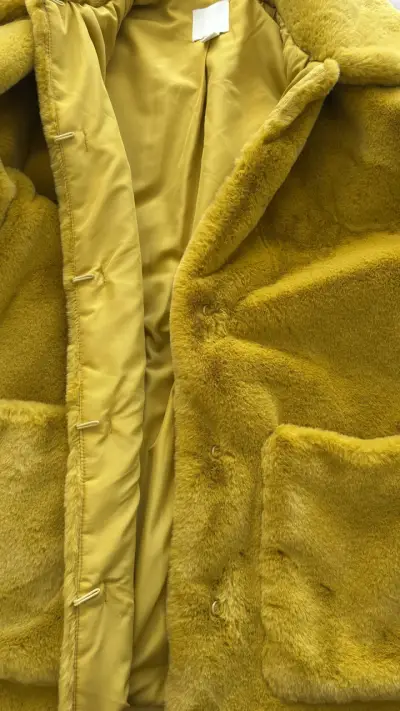 Abrigo de peluche amarillo - miniatura 3