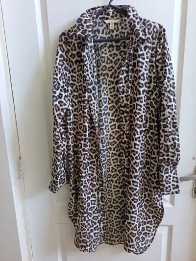 Blusa larga estampado animal print - miniatura 1