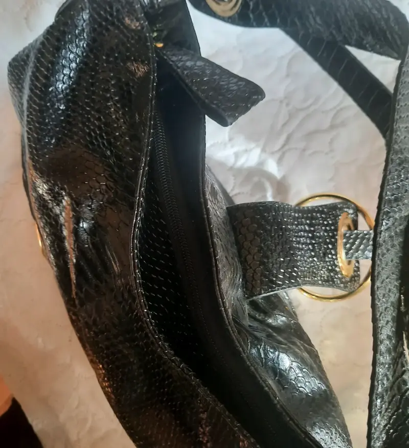 Cartera negra efecto piel de serpiente - 4