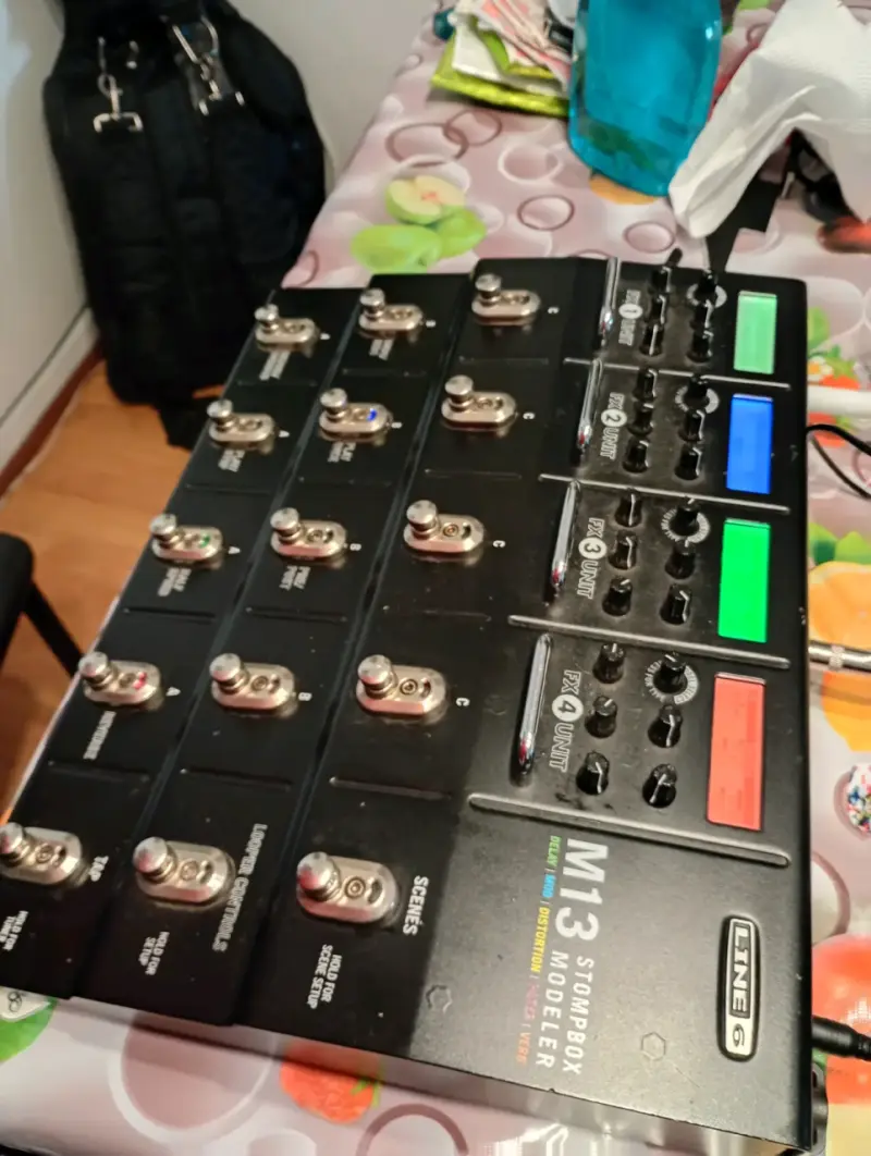 Pedalera Line 6 M13 Stompbox - 2