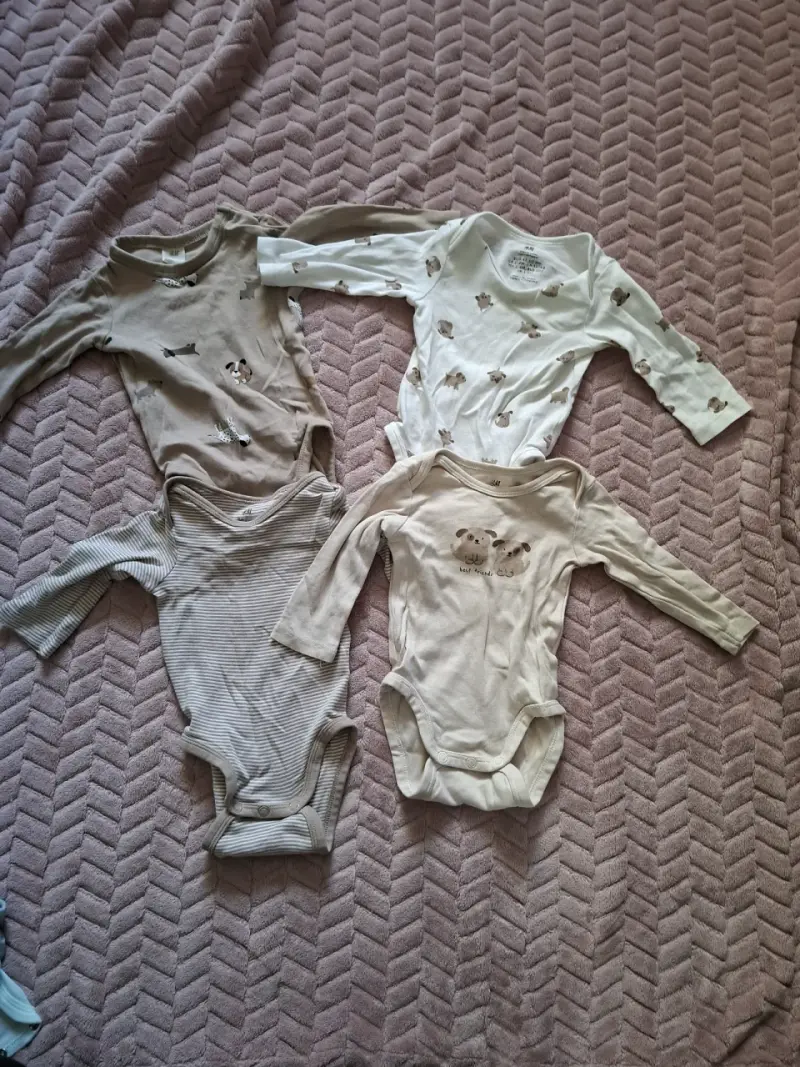 Conjunto de 4 bodies de bebé