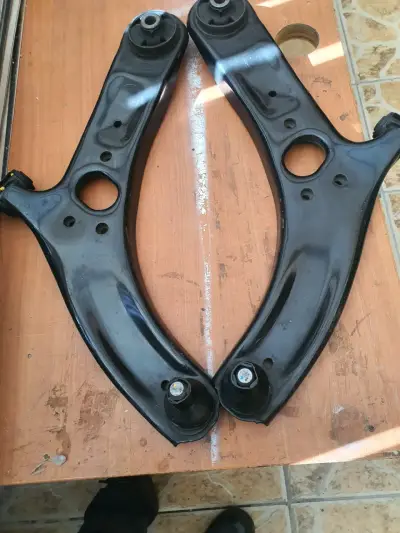 Brazos de suspensión para auto - miniatura 1